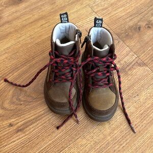 Genuine UGG Little kids Boots size 6. Like new gently worn twice.